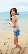 台大美模辜莞允牛仔短裤沙滩图片