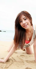 台大美模辜莞允牛仔短裤沙滩图片