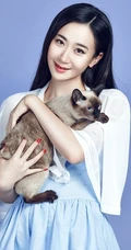 司珂华线条微露恬静动人写真