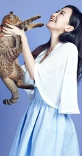 司珂华线条微露恬静动人写真