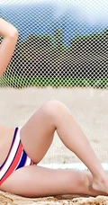 赵雨菲假日泳装宣传写真图片