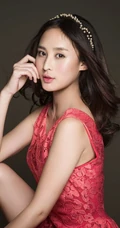 女星汤晶晶红衣可人高清写真图片