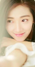 菅韧姿纯美可人白衣写真图片