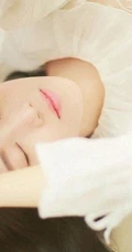 菅韧姿纯美可人白衣写真图片