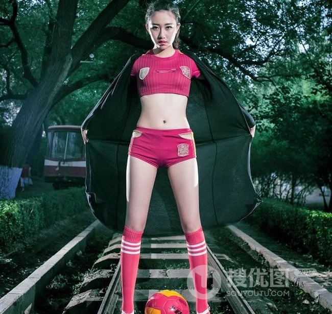 人像摄影之足球宝贝_爱足球的气质女生妹子们