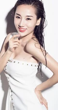 高洋图片 湿发的高洋线条感诱人