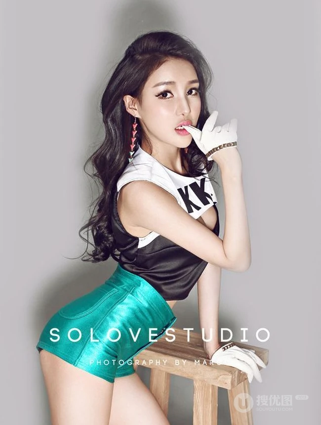 ps女王-模特郭美美高清紧身线条写真