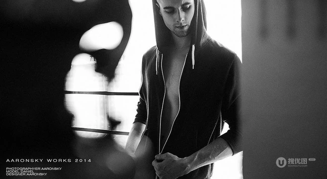 伤感帅哥-欧美型男黑白写真图片