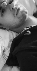 伤感帅哥-欧美型男黑白写真图片