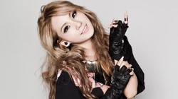 2NE1队长李彩琳（CL）白色背景个性壁纸下载