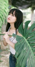 可爱森系妹子好看的短裤小背心户外写真生活照