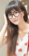 黑框大眼镜可爱女生可爱图片