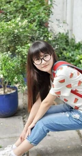 黑框大眼镜可爱女生可爱图片