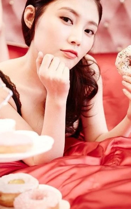 甜甜圈-美食美色-模特徐冬冬气质图片