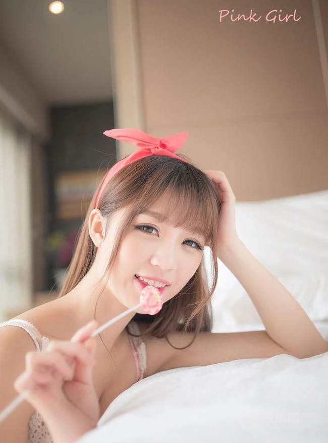 清纯女生-粉红蝴蝶结发箍女生图片