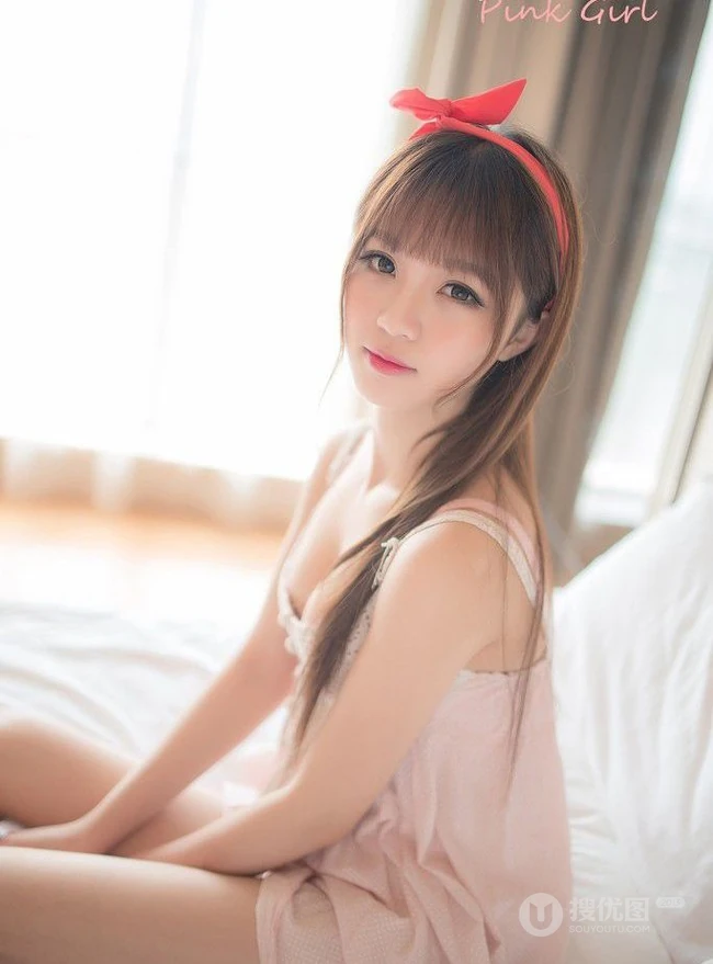 清纯女生-粉红蝴蝶结发箍女生图片