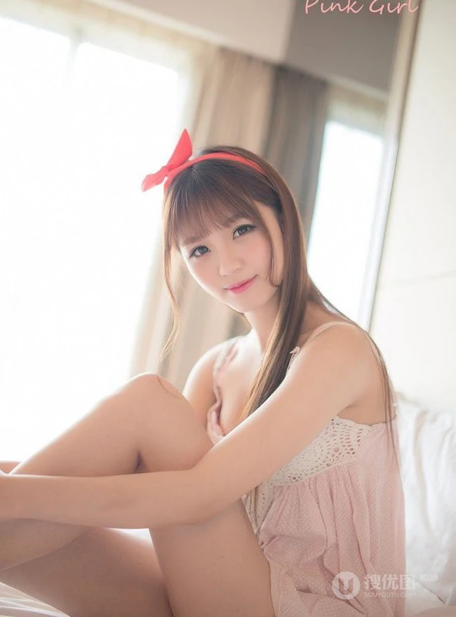 清纯女生-粉红蝴蝶结发箍女生图片