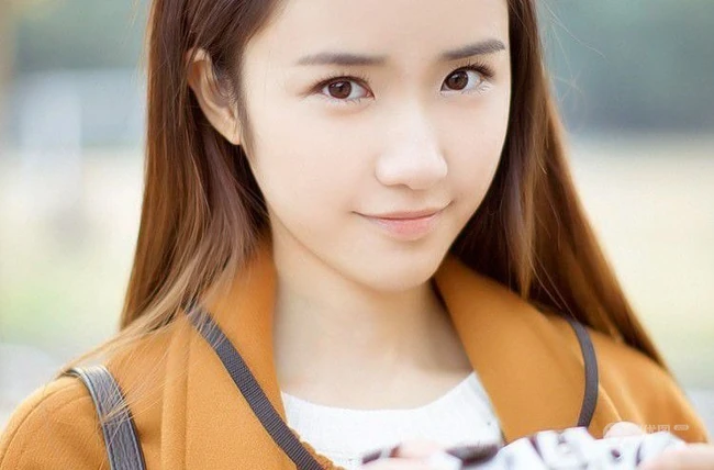 长发可爱女生图片-妹子可爱纯美外拍
