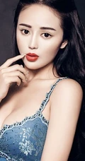 黄莞婷图片 线条嫩模黄莞婷风采