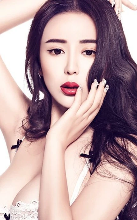 黄莞婷图片 线条嫩模黄莞婷风采