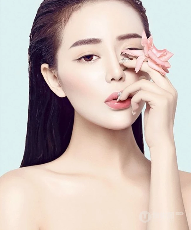 黄莞婷图片 线条嫩模黄莞婷风采