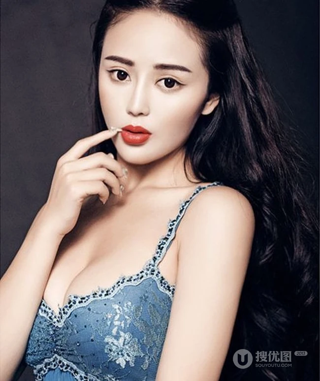黄莞婷图片 线条嫩模黄莞婷风采