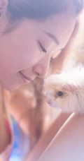 可爱妹子简约格纹衫居家人像摄影室内照欣赏