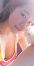 可爱妹子简约格纹衫居家人像摄影室内照欣赏
