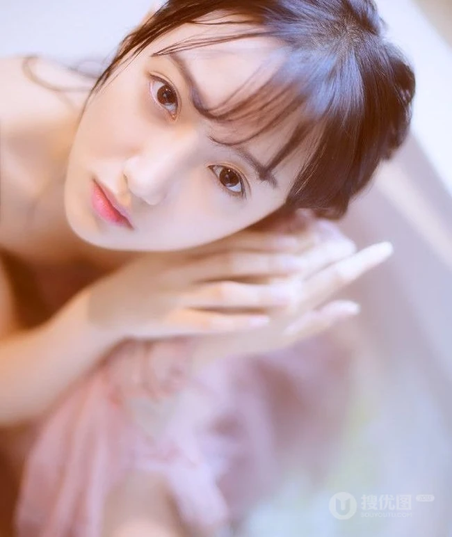 清纯唯美女生浴缸沐浴纯美图片