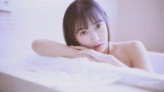 清纯唯美女生浴缸沐浴纯美图片