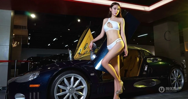 紧身V领女生车模超高清图片大图