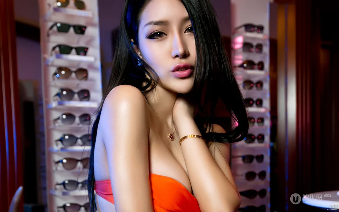 性感美女&ldquo;郭婷瑜&rdquo;的高清诱惑桌面壁纸