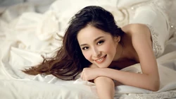 美女明星&ldquo;李曼&rdquo;纯美电脑桌面背景
