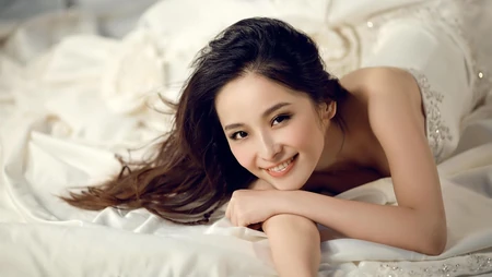 美女明星&ldquo;李曼&rdquo;纯美电脑桌面背景