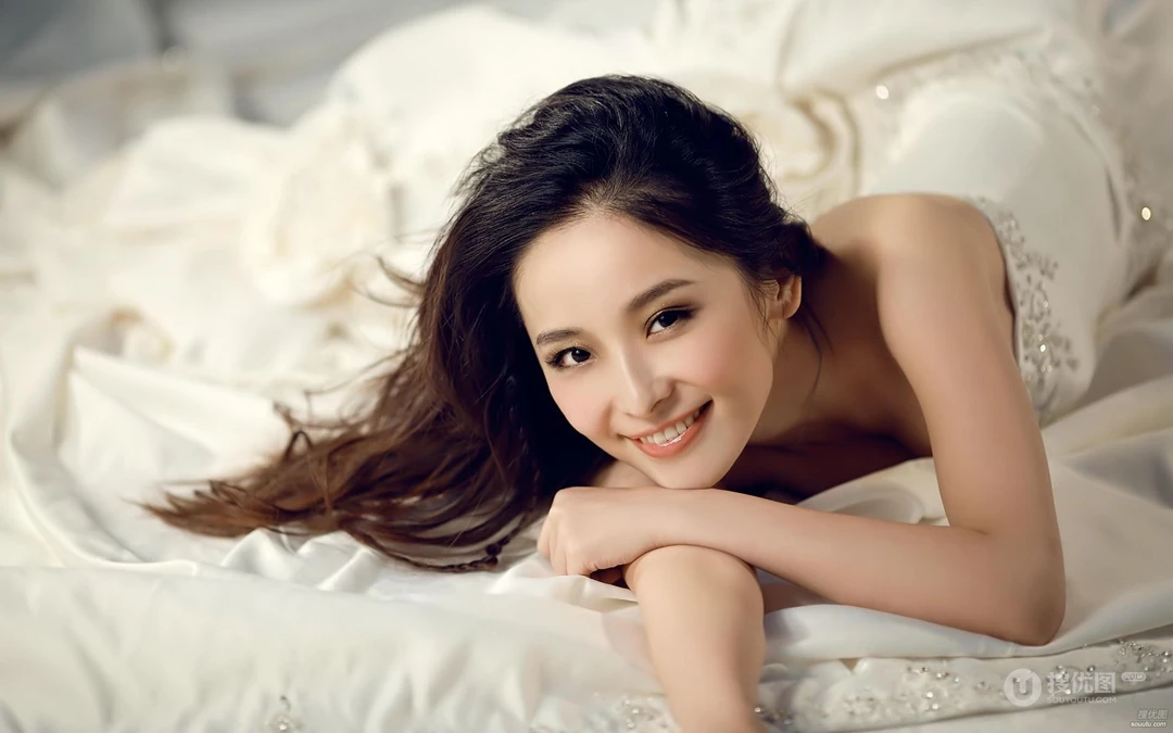 美女明星&ldquo;李曼&rdquo;纯美电脑桌面背景