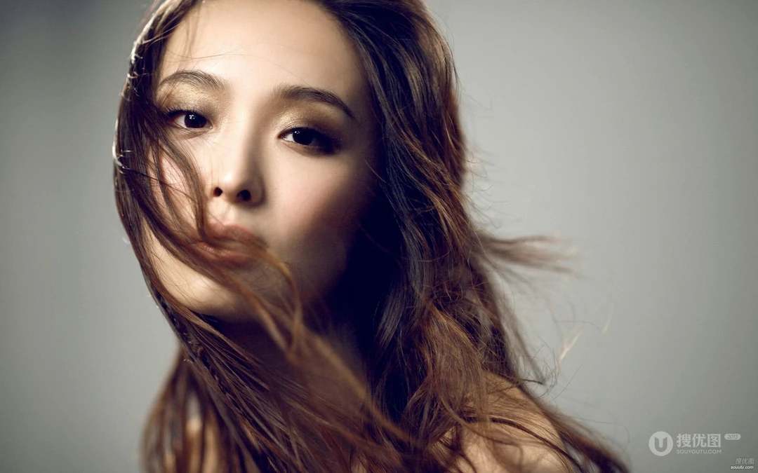 美女明星&ldquo;李曼&rdquo;纯美电脑桌面背景
