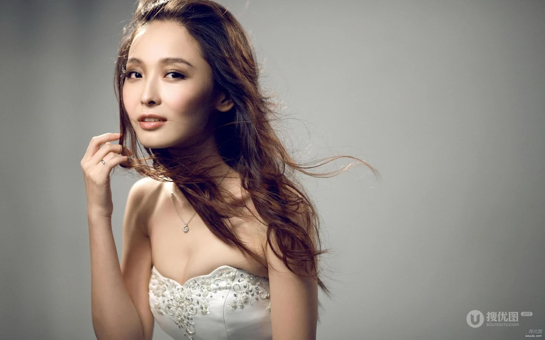 美女明星&ldquo;李曼&rdquo;纯美电脑桌面背景