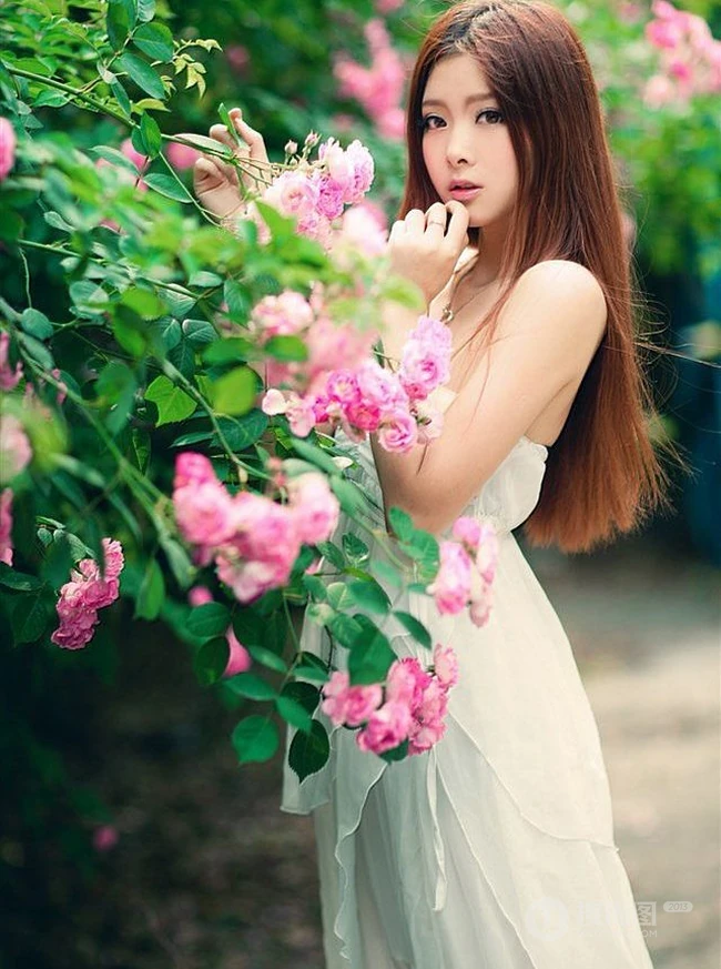 花间-清纯女生花间唯美图片