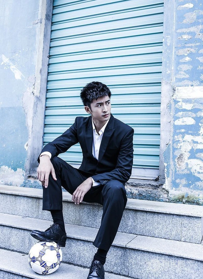 张云龙图片 古剑奇谭张云龙足球写真
