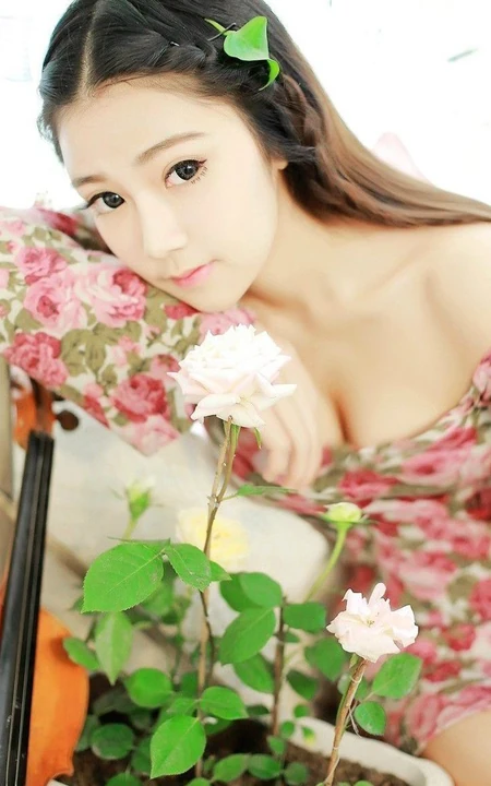 清新小碎花-气质连衣裙少女高清图片