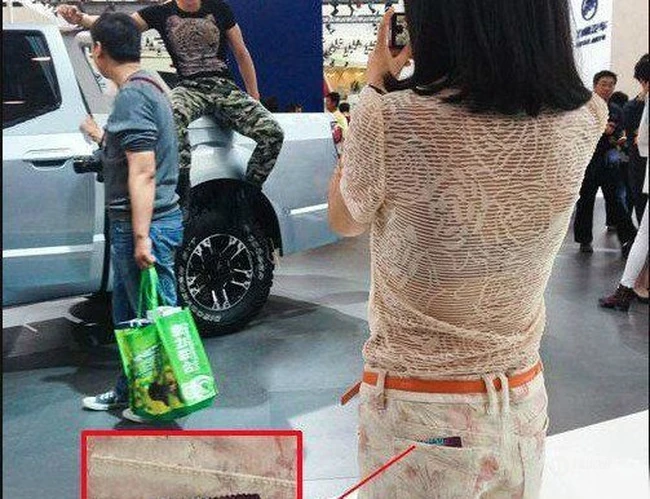 女生你暴露了