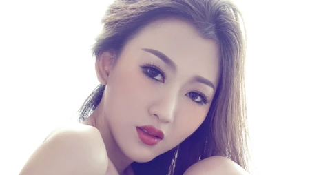 美女陆依娜的浴室写真壁纸