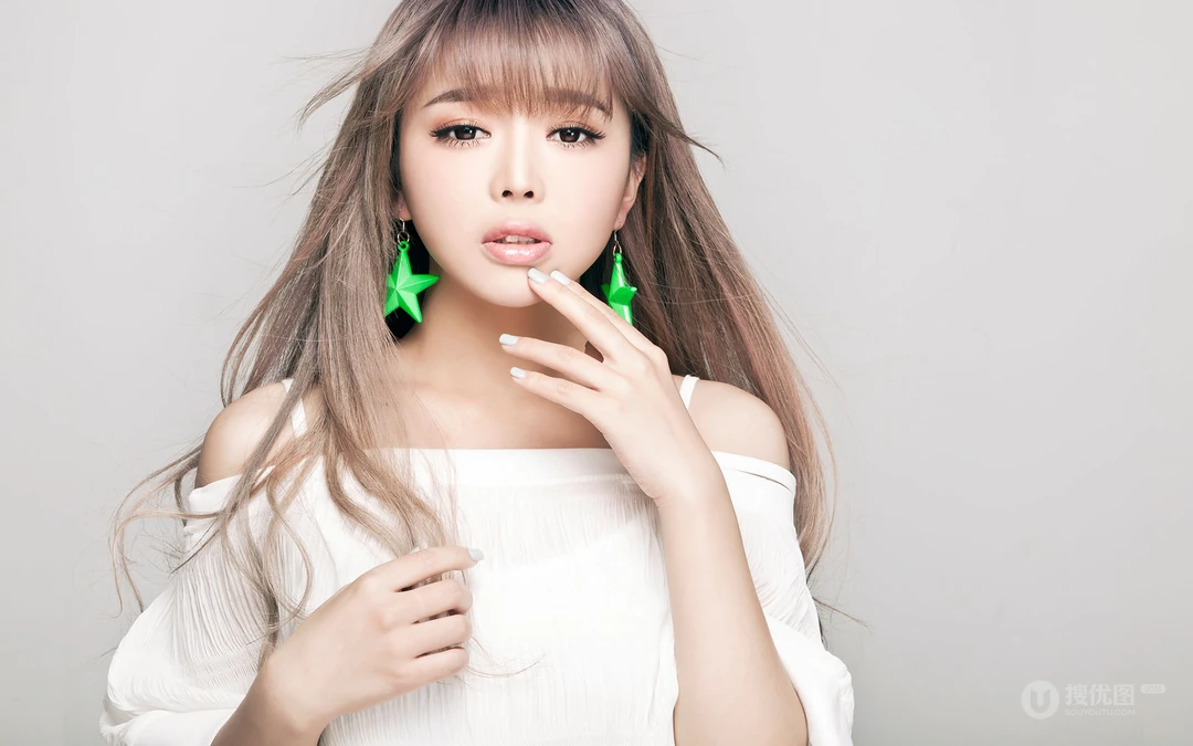 个性美女裴紫绮高清电脑壁纸