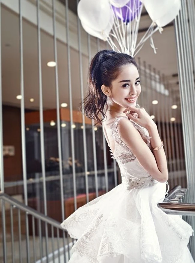 古力娜扎图片 娜扎手持气球纯美动人