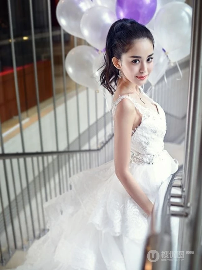 古力娜扎图片 娜扎手持气球纯美动人