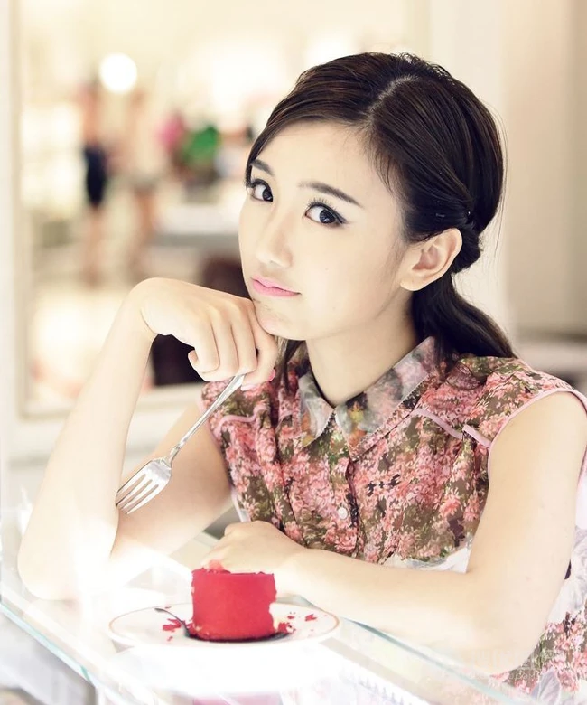 毛晓彤甜美笑容高清图片 唯美又清新