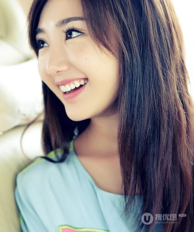毛晓彤甜美笑容高清图片 唯美又清新