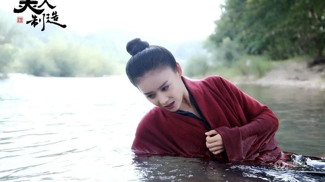 电视剧《美人制造》袁姗姗落水清透高清剧照