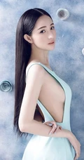 蓝燕清凉连衣裙大胆写真 简约上阵侧身露美乳