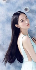 蓝燕清凉连衣裙大胆写真 简约上阵侧身露美乳
